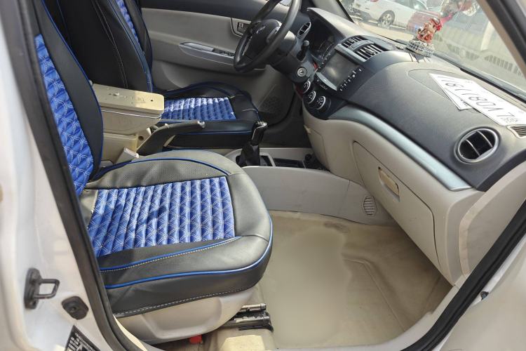 Used CHANGAN Alsvin V5 2012 1.5L Manual Dream Edition Interior 7