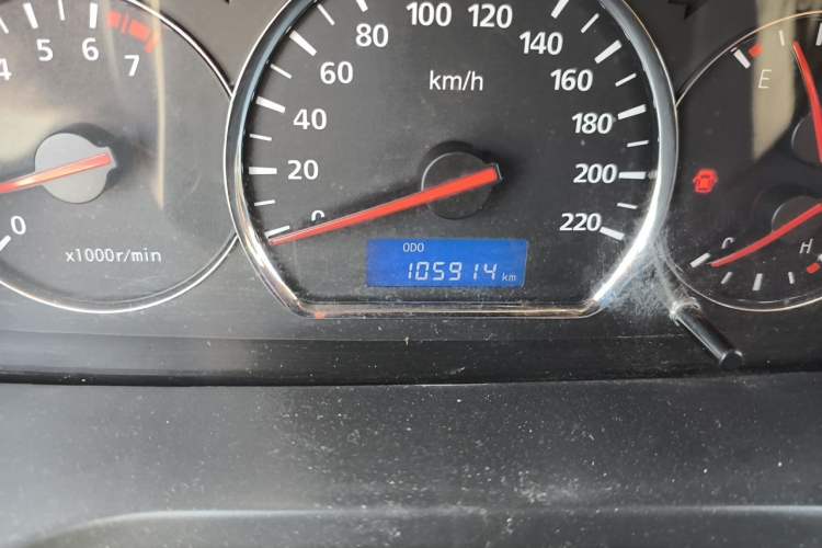 Used CHANGAN Alsvin V5 2012 1.5L Manual Sport Version China IV Standard Odometer Close Up