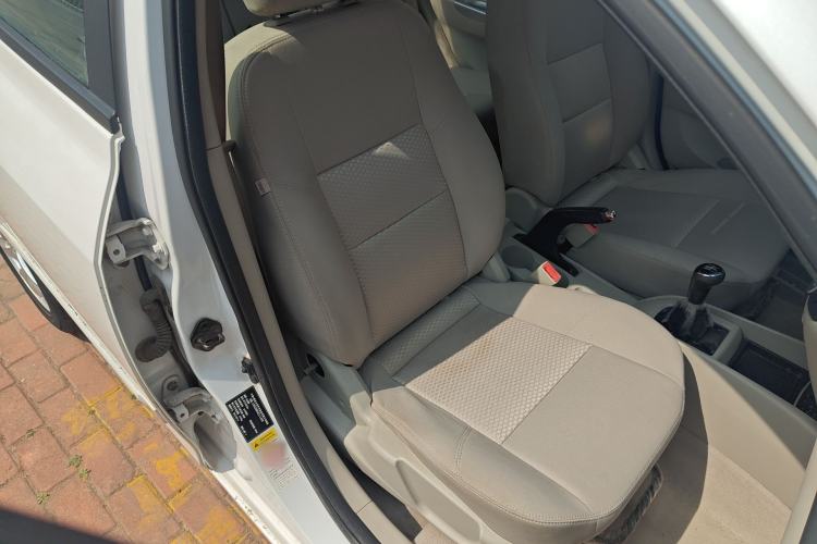 Used CHANGAN Alsvin V5 2012 1.5L Manual Sport Version China IV Standard Right Front Seat