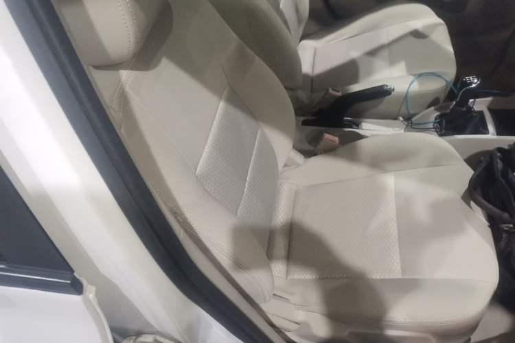 Used CHANGAN Alsvin V5 2012 1.5L Manual Sport Version China IV Standard Right Front Seat