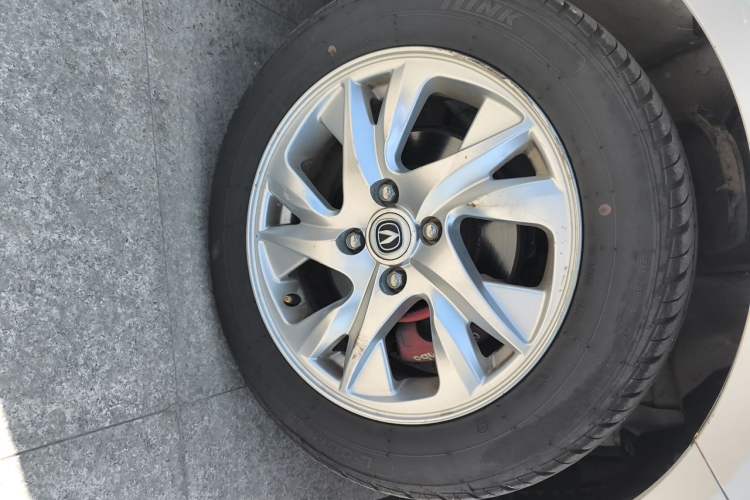 Used CHANGAN Alsvin V5 2012 1.5L Manual Sport Version China IV Standard Right Front Wheel Hub