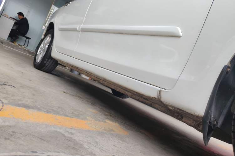 Used CHANGAN Alsvin V5 2012 1.5L Manual Sport Version China IV Standard Right Side Sill