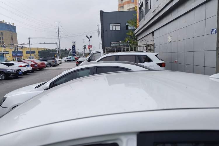Used CHANGAN Alsvin V5 2012 1.5L Manual Dream Edition Roof