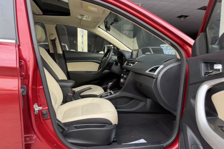 Used CHANGAN Alsvin V7 2016 1.6L Automatic Enjoyment Model China V Standard Interior 1
