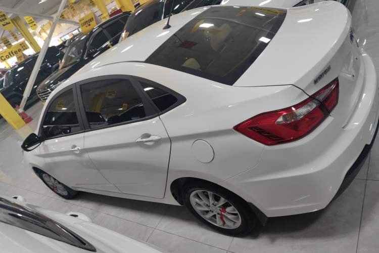 Used CHANGAN Alsvin V7 2016 1.6L Manual LeShang Model China V Standard Exterior 3
