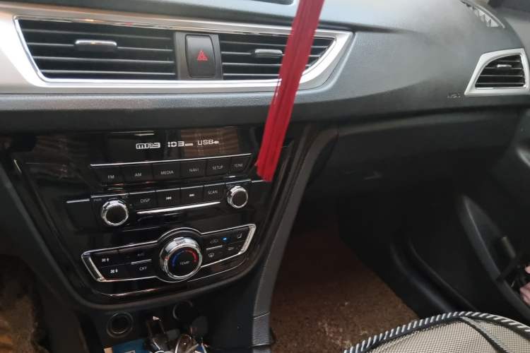 Used CHANGAN Alsvin V7 2015 1.6L Manual Enjoyment Model China IV Standard Audio And AC Panel