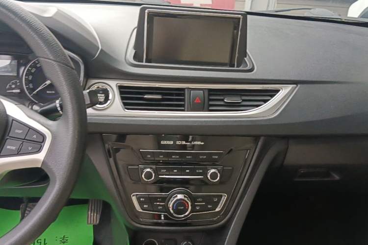 Used CHANGAN Alsvin V7 2015 1.6L Automatic Enjoyment Model China IV Standard Audio And AC Panel