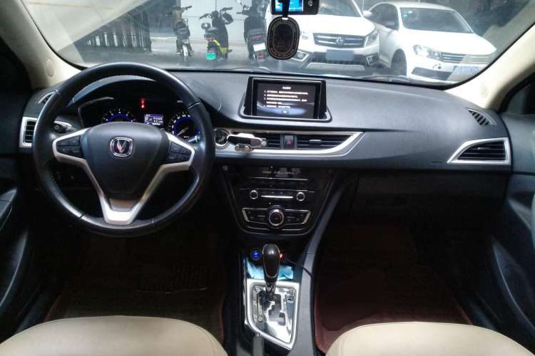 Used CHANGAN Alsvin V7 2015 1.6L Automatic Fun Model China V Standard Center Console