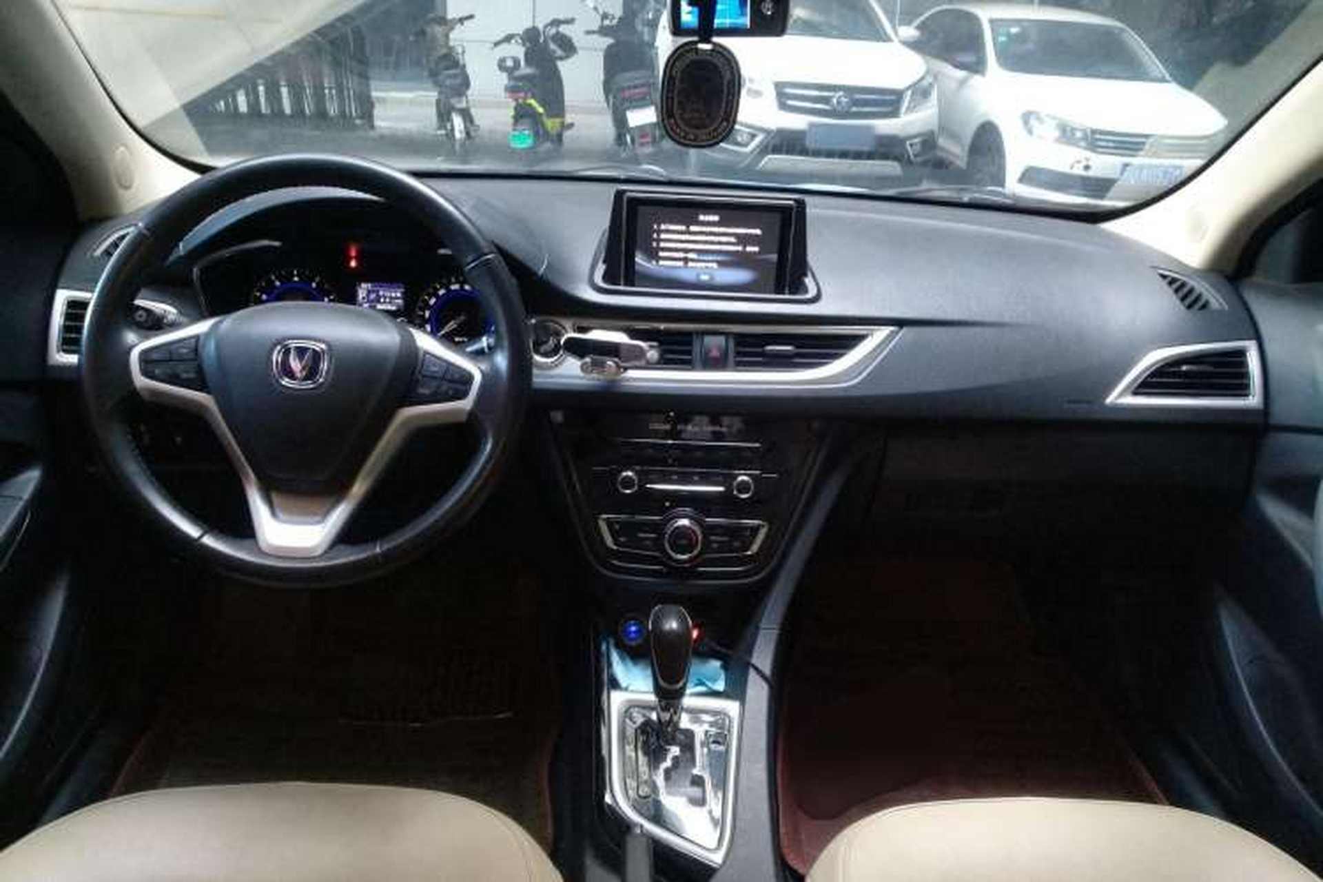 Used CHANGAN Alsvin V7 2015 1.6L Automatic Fun Model China V Standard Center Console