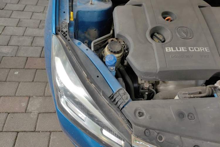 Used CHANGAN Alsvin V7 2015 1.6L Manual Enjoyment Model China IV Standard Engine Bay Right