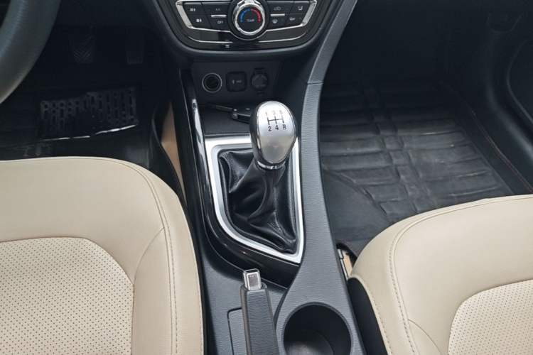 Used CHANGAN Alsvin V7 2015 1.6L Manual Enjoyment Model China IV Standard Gear Lever