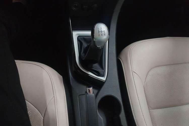 Used CHANGAN Alsvin V7 2015 1.6L Manual Enjoyment Model China V Standard Interior 3