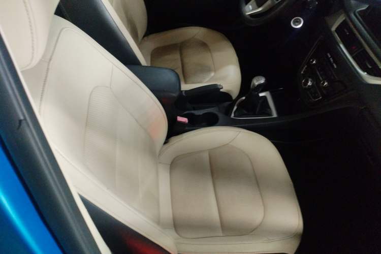 Used CHANGAN Alsvin V7 2015 1.6L Manual Enjoyment Model China V Standard Interior 7