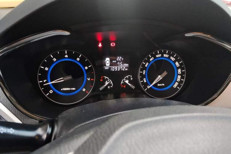 Used CHANGAN Alsvin V7 2015 1.6L Manual Enjoyment Model China IV Standard Odometer Close Up