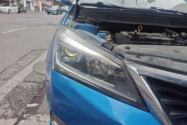Used CHANGAN Alsvin V7 2015 1.6L Manual LeShang Edition China IV Right Front Headlight