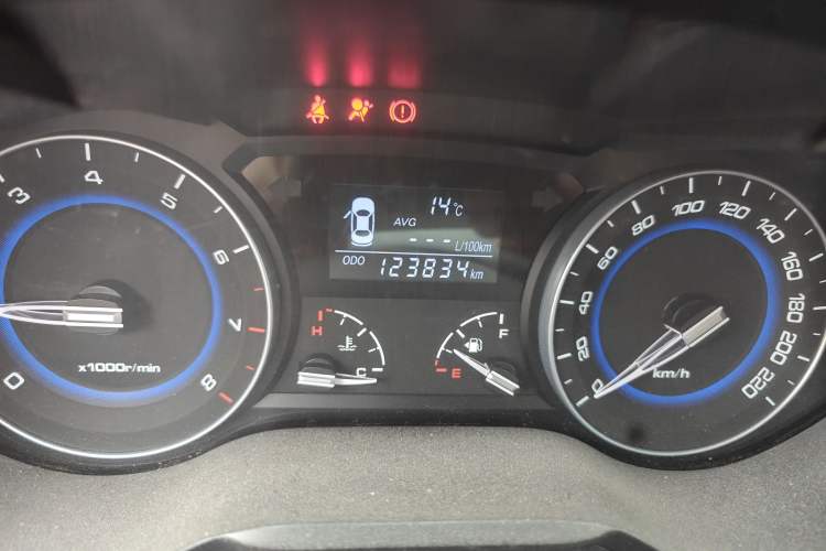 Used CHANGAN Alsvin V7 2015 1.6L Manual Joyful Edition China IV Odometer Close Up