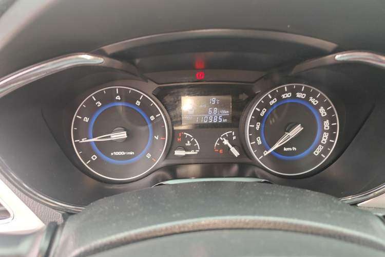 Used CHANGAN Alsvin V7 2015 1.6L Manual Fun Model China IV Standard Odometer Close Up