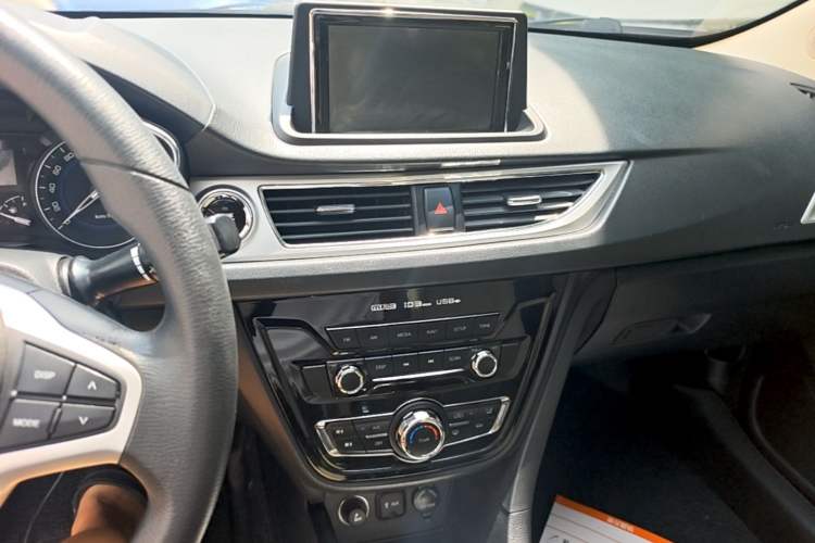 Used CHANGAN Alsvin V7 2015 1.6L Automatic Enjoyment Model China V Standard Audio And AC Panel