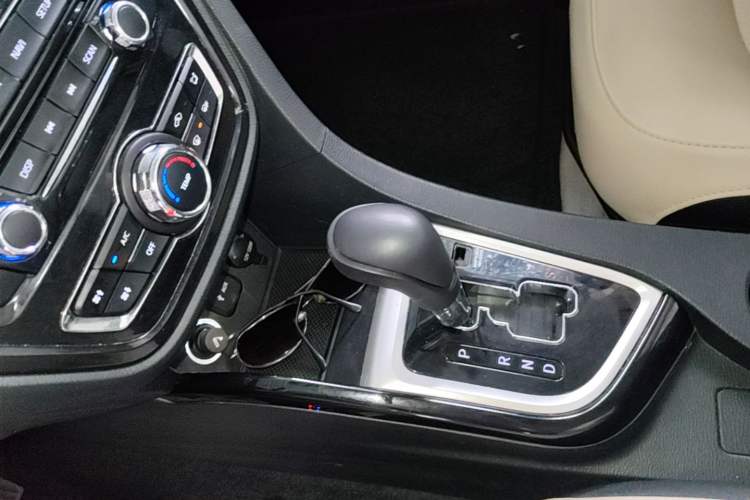 Used CHANGAN Alsvin V7 2015 1.6L Automatic Enjoyment Model China V Standard Gear Lever