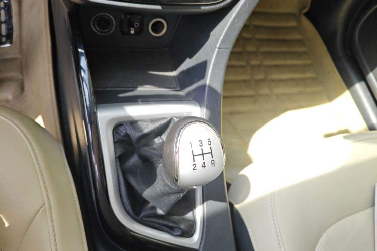 Used CHANGAN Alsvin V7 2015 1.6L Manual LeShang Edition China IV Gear Lever