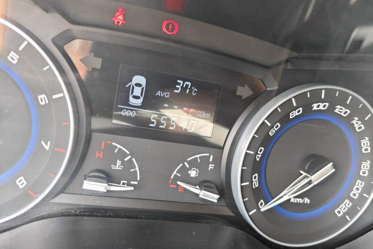Used CHANGAN Alsvin V7 2015 1.6L Manual LeShang Edition China IV Odometer Close Up