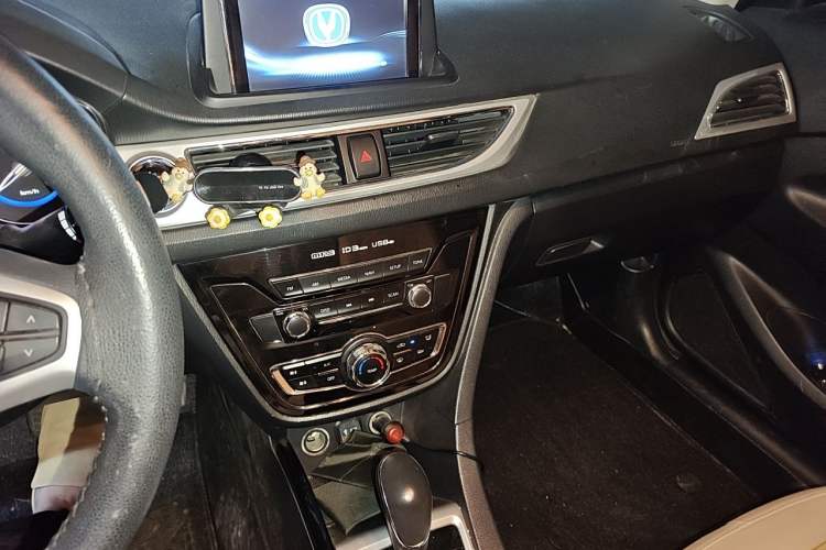 Used CHANGAN Alsvin V7 2015 1.6L Automatic Enjoyment Model China IV Standard Audio And AC Panel