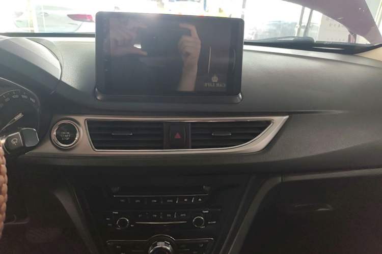 Used CHANGAN Alsvin V7 2015 1.6L Automatic Joyful Model China IV Standard Audio And AC Panel