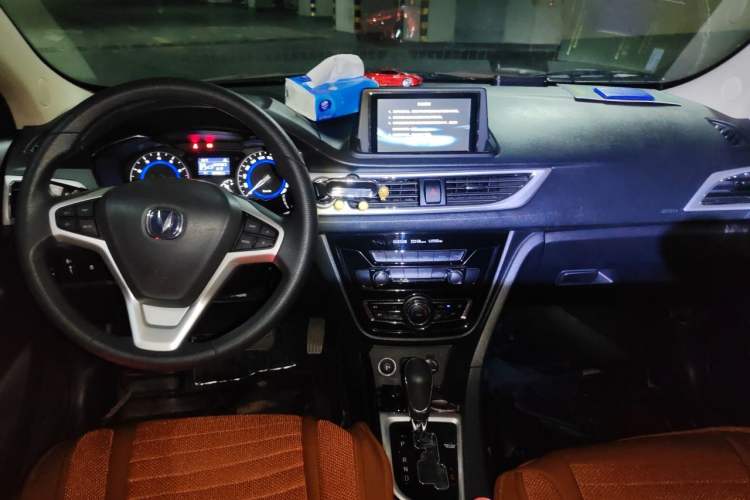 Used CHANGAN Alsvin V7 2015 1.6L Automatic Enjoyment Model China V Standard Center Console