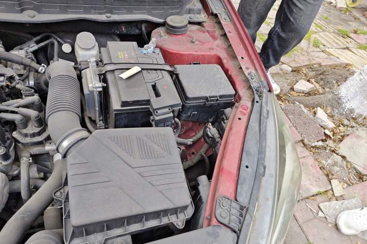 Used CHANGAN Alsvin V7 2015 1.6L Automatic Enjoyment Model China IV Standard Engine Bay Left