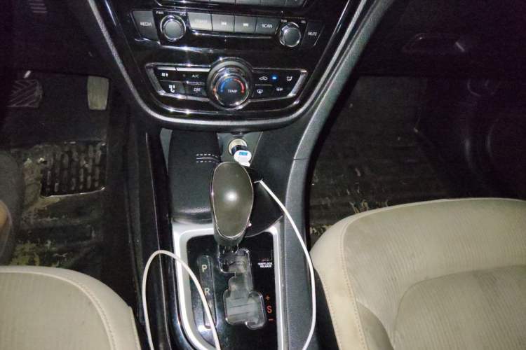 Used CHANGAN Alsvin V7 2015 1.6L Automatic Joyful Model China IV Standard Gear Lever