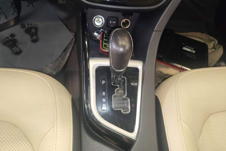 Used CHANGAN Alsvin V7 2015 1.6L Automatic Enjoyment Model China IV Standard Gear Lever