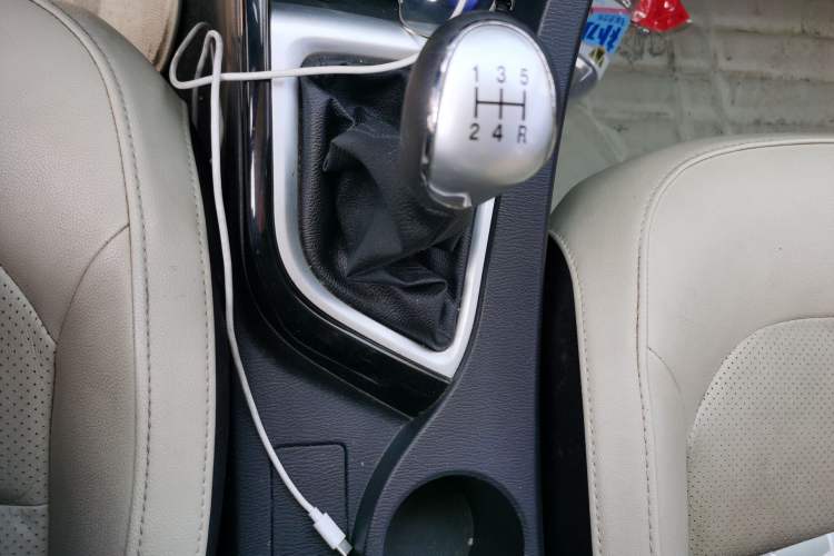 Used CHANGAN Alsvin V7 2015 1.6L Manual Enjoyment Model China V Standard Gear Lever