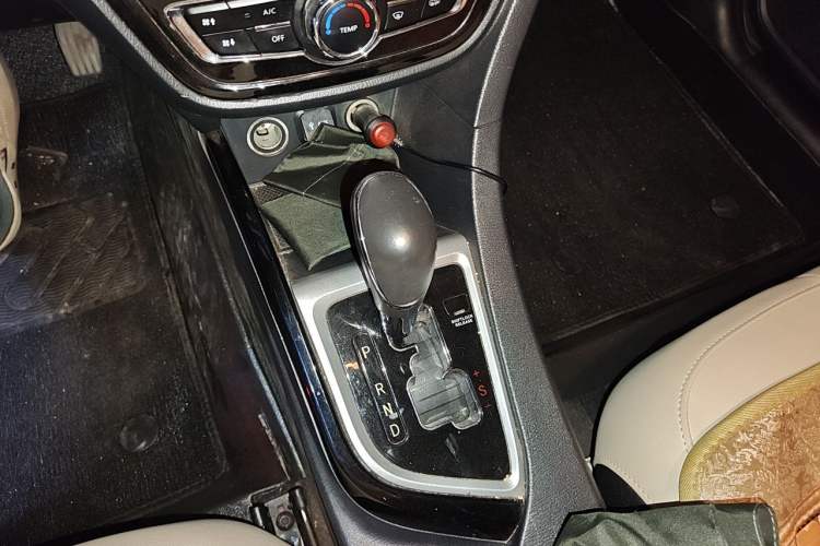 Used CHANGAN Alsvin V7 2015 1.6L Automatic Enjoyment Model China IV Standard Gear Lever