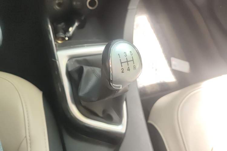 Used CHANGAN Alsvin V7 2015 1.6L Manual Enjoyment Model China IV Standard Gear Lever