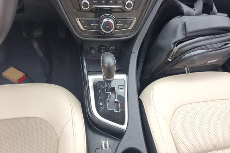 Used CHANGAN Alsvin V7 2015 1.6L Automatic Fun Model China IV Standard Gear Lever