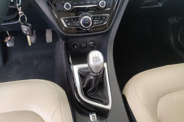 Used CHANGAN Alsvin V7 2015 1.6L Manual Enjoyment Model China V Standard Gear Lever