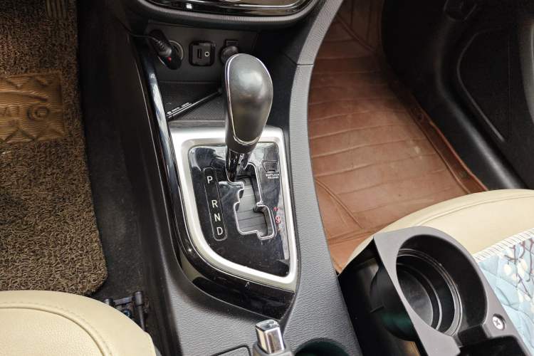 Used CHANGAN Alsvin V7 2015 1.6L Automatic Enjoyment Model China IV Standard Gear Lever