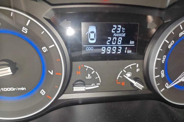 Used CHANGAN Alsvin V7 2015 1.6L Manual Fun Model China IV Standard Odometer Close Up