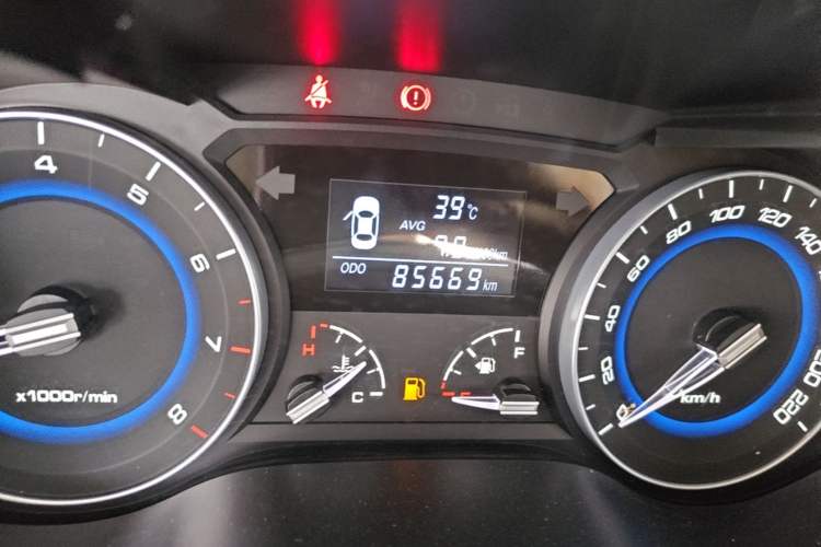 Used CHANGAN Alsvin V7 2015 1.6L Manual Enjoyment Model China IV Standard Odometer Close Up