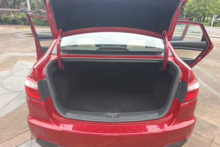 Used CHANGAN Alsvin V7 2015 1.6L Automatic Fun Model China IV Standard Trunk