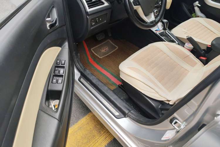 Used CHANGAN Alsvin V7 2015 1.6L Automatic Enjoyment Model China IV Standard Driver Seat