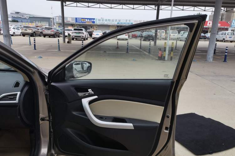Used CHANGAN Alsvin V7 2015 1.6L Automatic Enjoyment Model China IV Standard Right Front Door Interior