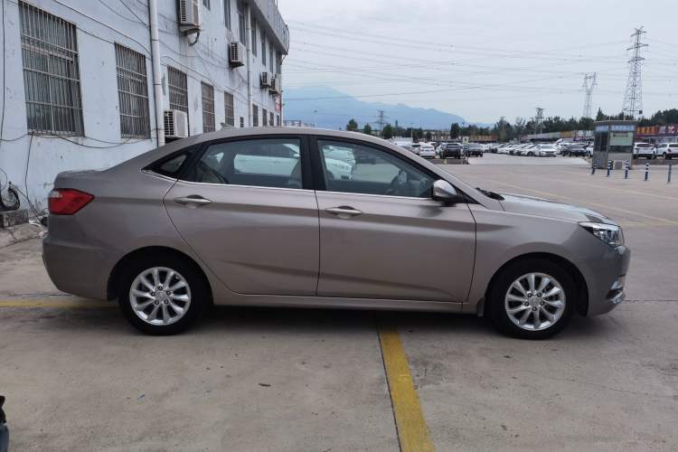 Used CHANGAN Alsvin V7 2015 1.6L Automatic Enjoyment Model China IV Standard Right Side