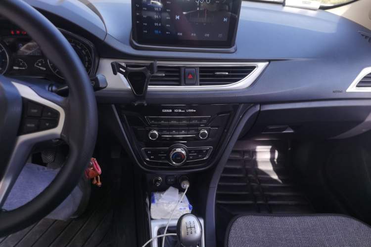 Used CHANGAN Alsvin V7 2015 1.6L Manual Fun Model China IV Standard Audio And AC Panel