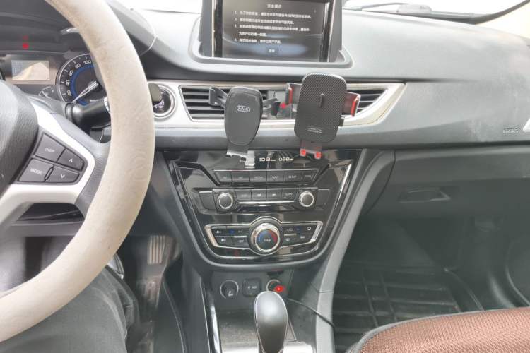 Used CHANGAN Alsvin V7 2015 1.6L Automatic Enjoyment Model China V Standard Audio And AC Panel