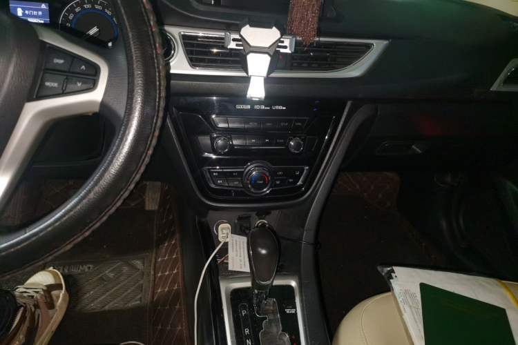 Used CHANGAN Alsvin V7 2015 1.6L Automatic Enjoyment Model China IV Standard Audio And AC Panel