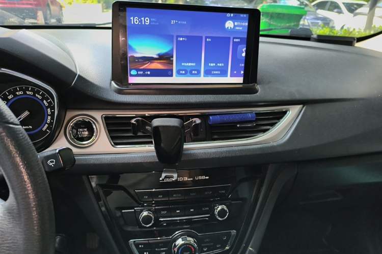 Used CHANGAN Alsvin V7 2015 1.6L Automatic Enjoyment Model China IV Standard Audio And AC Panel