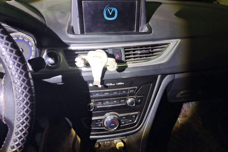 Used CHANGAN Alsvin V7 2015 1.6L Automatic Enjoyment Model China V Standard Audio And AC Panel