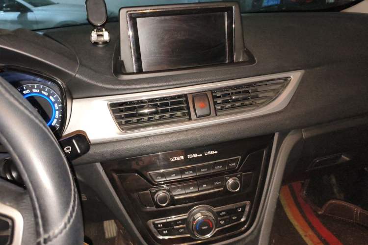 Used CHANGAN Alsvin V7 2015 1.6L Manual Enjoyment Model China IV Standard Audio And AC Panel