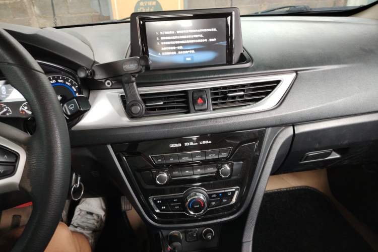 Used CHANGAN Alsvin V7 2015 1.6L Manual Fun Model China IV Standard Audio And AC Panel
